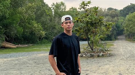 Ricci Rivero denies cheating on Andrea Brillantes .